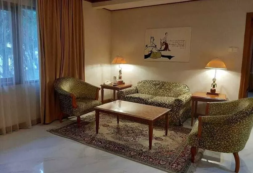 سوییت اجرایی, Kusuma Sahid Prince Hotel Solo