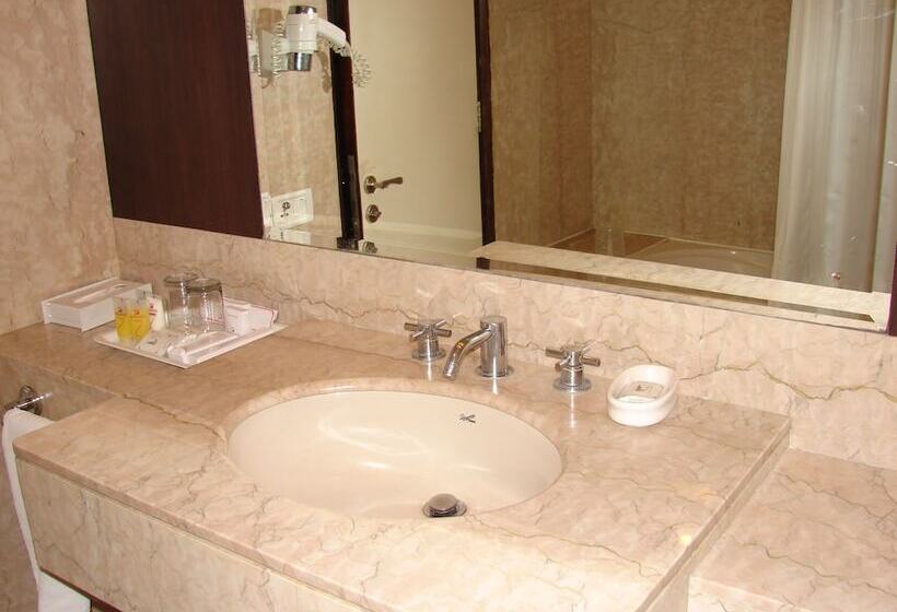 클럽 룸, V Sarovar Portico Mi Road Jaipur