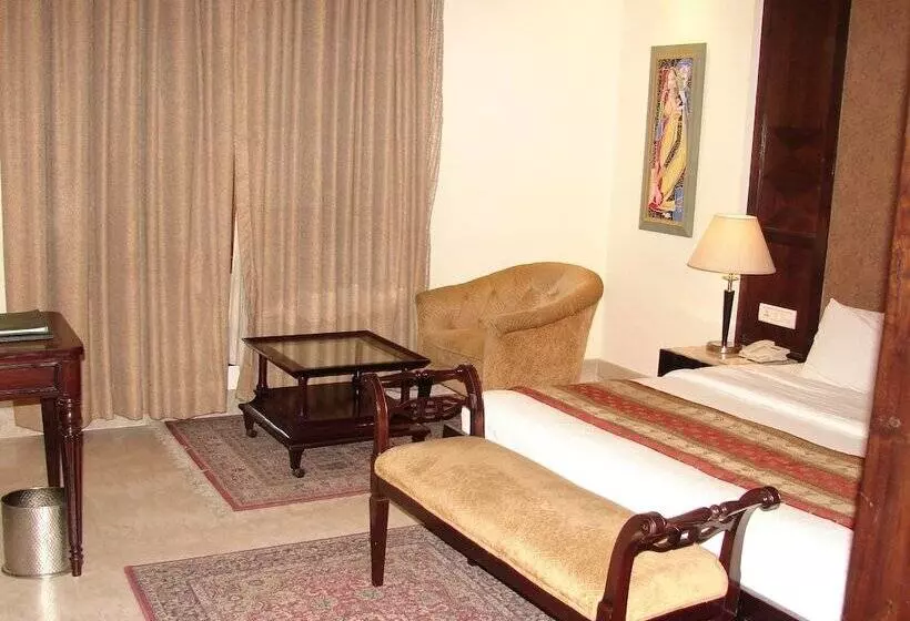クラブルーム, V Sarovar Portico Mi Road Jaipur
