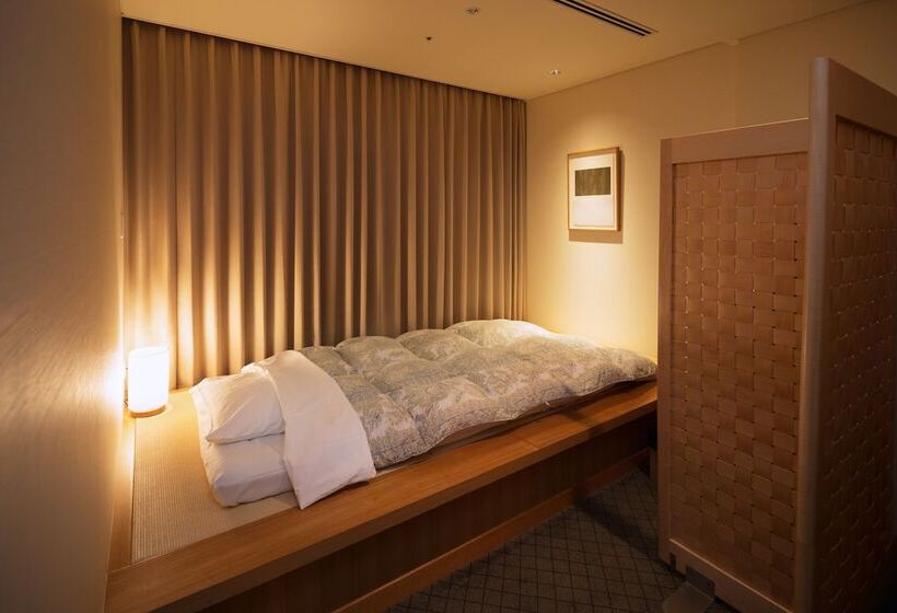 Номер Deluxe, Marunouchi
