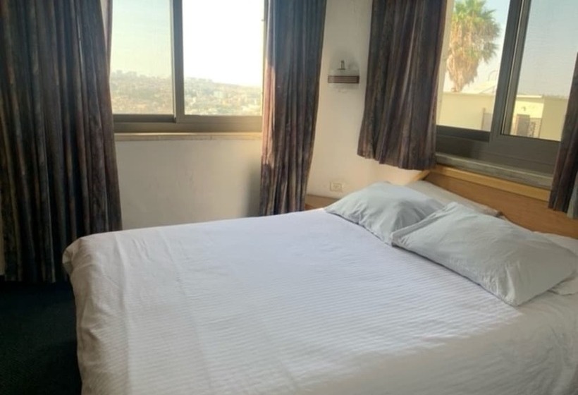 标准单人间, Mount Of Olives