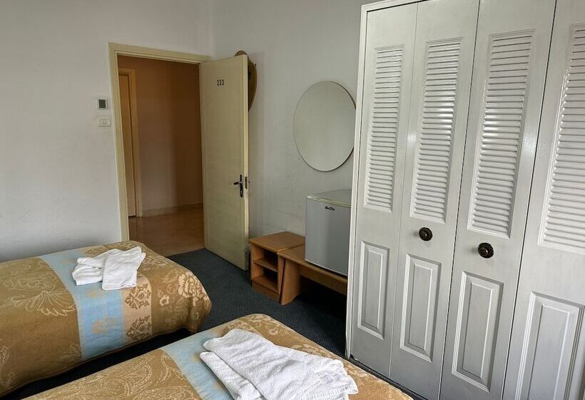 标准三人间, Mount Of Olives