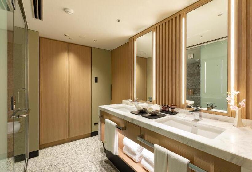 디럭스 스위트, Nikko Fukuoka