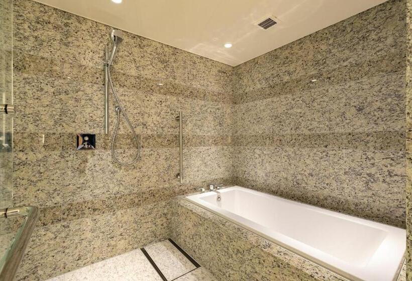 디럭스 스위트, Nikko Fukuoka