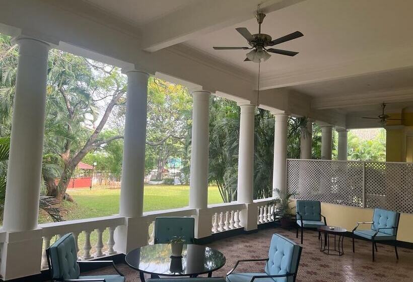 스위트, Royal Orchid Metropole Mysore