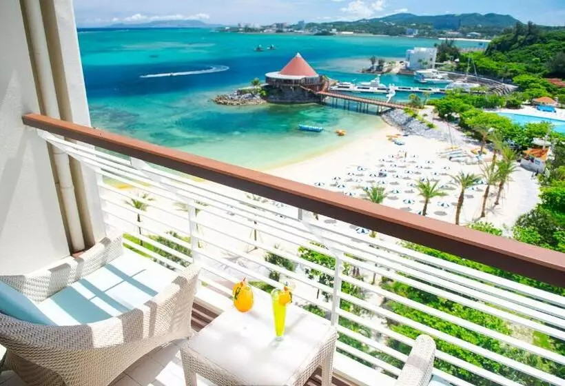 景色の見えるスーペリアルーム, Renaissance Okinawa Resort