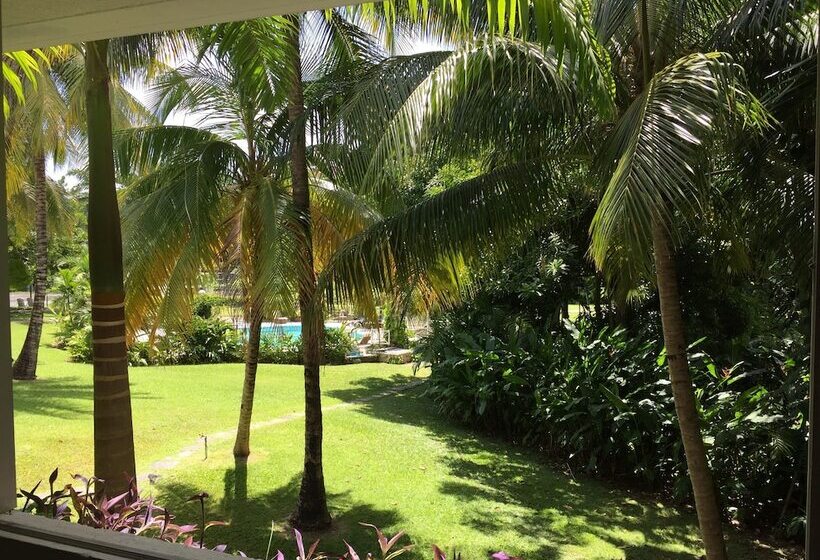 ویلای 2 خوابه با چشم‌انداز باغ, Goblin Hill Villas At San San