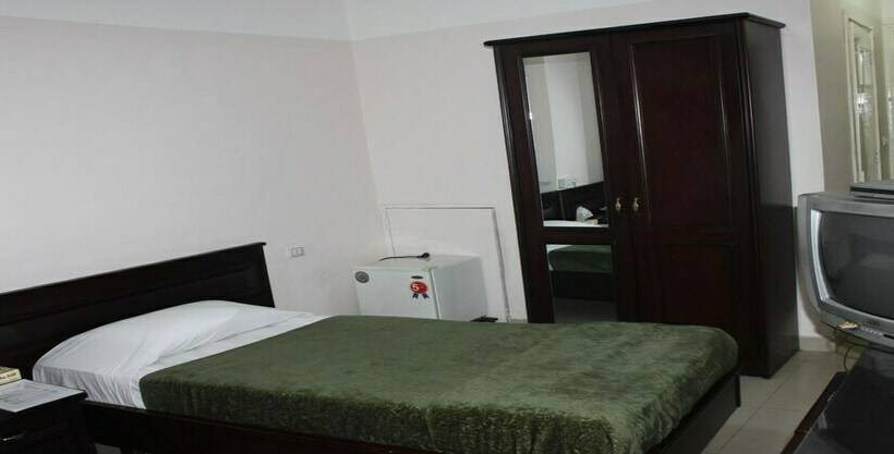 اتاق استاندارد یک نفره, Al Saleh