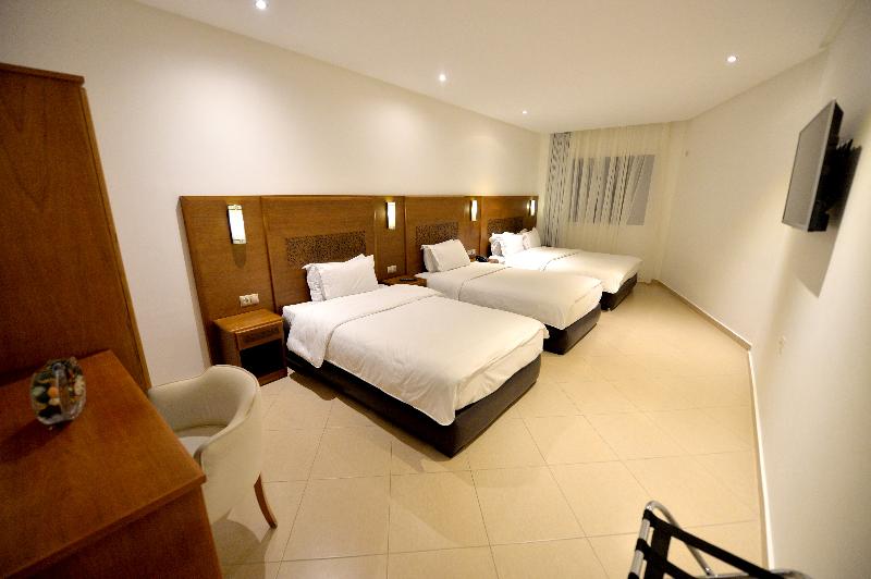 اتاق استاندارد سه نفره, El Djenina