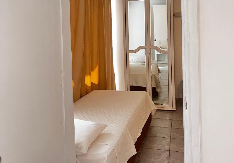 اتاق استاندارد سه نفره, El Djenina