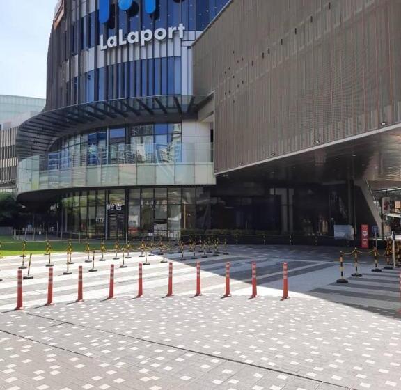 استودیوی استاندارد, Furama Bukit Bintang