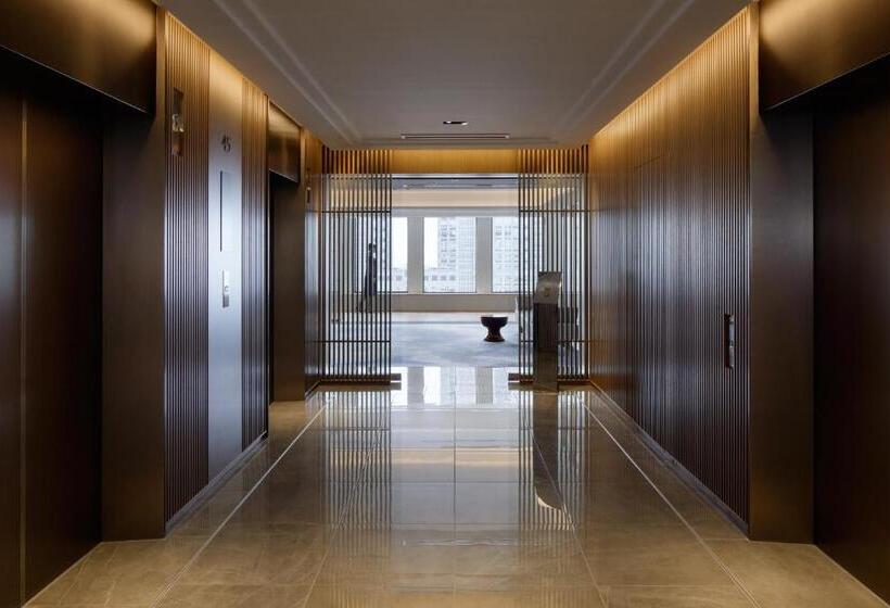 디럭스 룸 킹사이즈 침대, Keio Plaza Hotel Tokyo