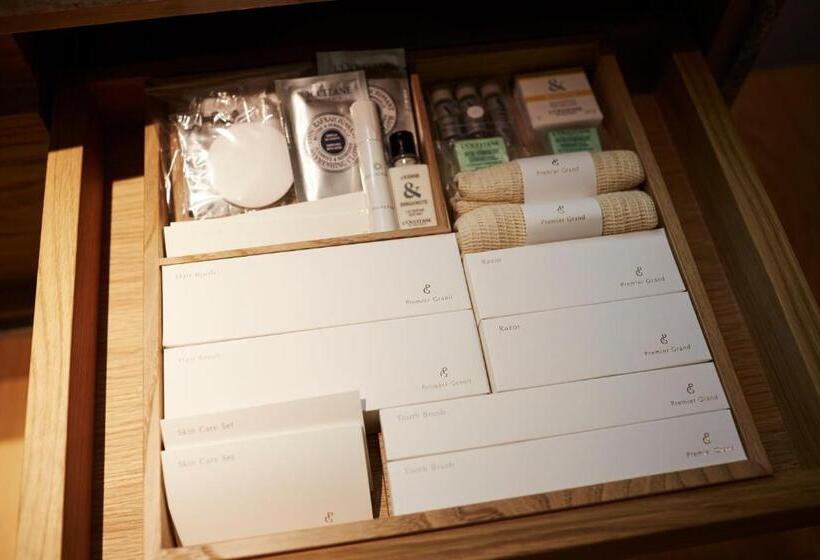 디럭스 룸 킹사이즈 침대, Keio Plaza Hotel Tokyo