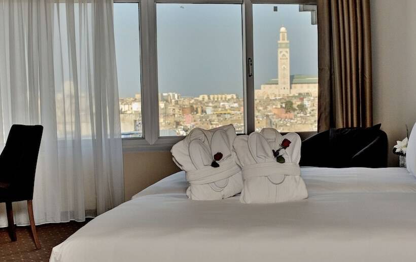 高级客房, Kenzi Basma