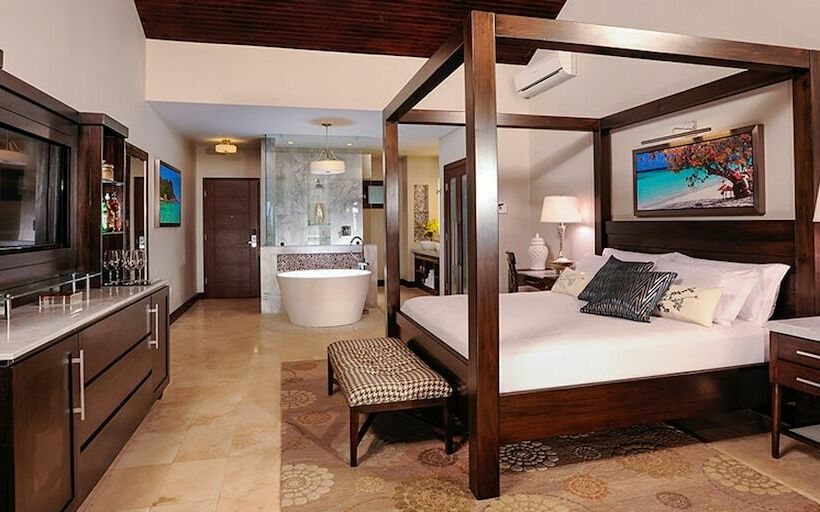 سوییت با چشم‌انداز جانبی دریا, Sandals Royal Caribbean   All Inclusive Couples Only