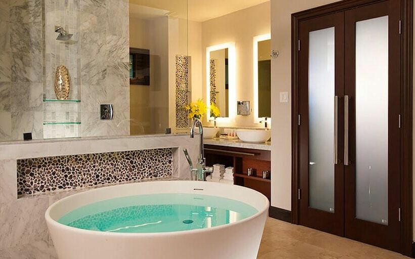 سوییت با چشم‌انداز جانبی دریا, Sandals Royal Caribbean   All Inclusive Couples Only