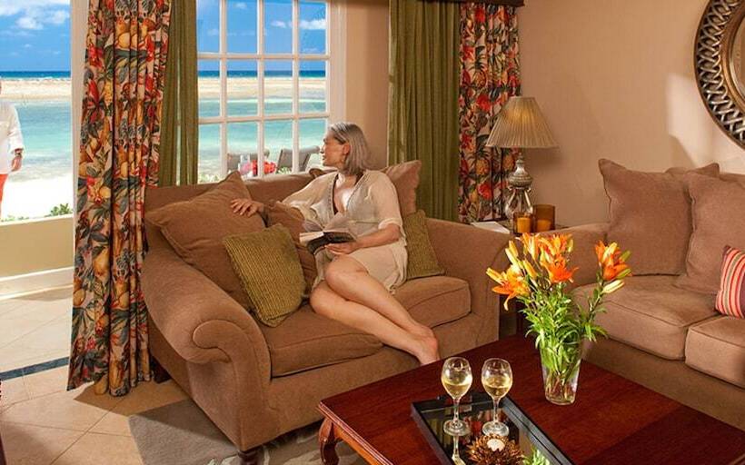 سوئیت رویال, Sandals Royal Caribbean   All Inclusive Couples Only