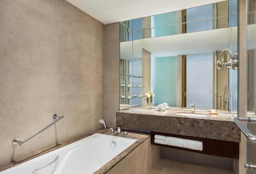 חדר קלאב עם מיטת קינג, Shangri La Tanjung Aru, Kota Kinabalu