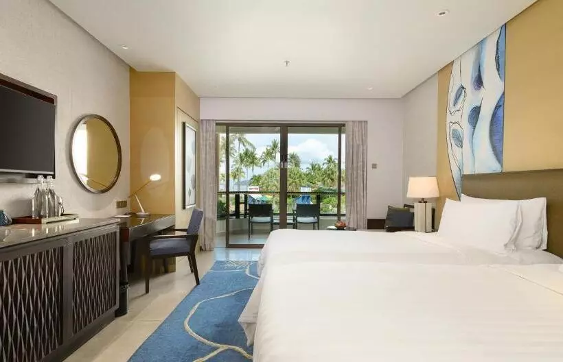 اتاق استاندارد با چشم‌انداز استخر, Shangri La Tanjung Aru, Kota Kinabalu