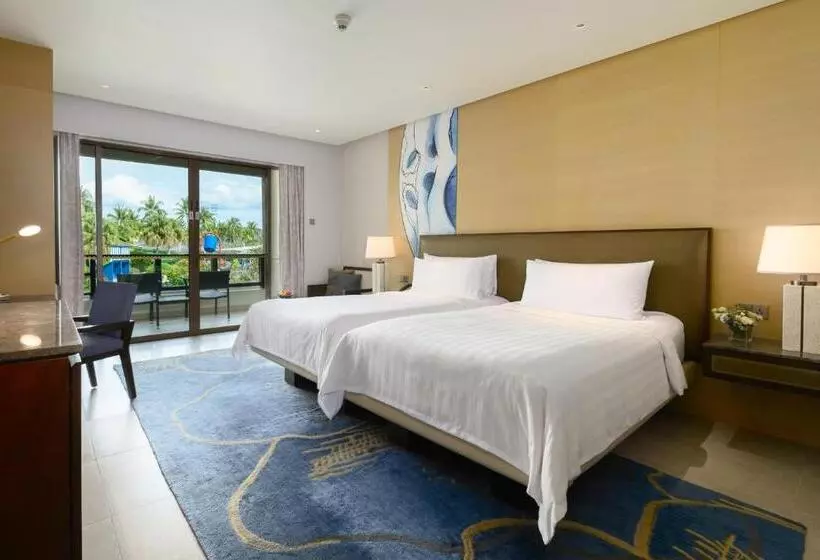 اتاق استاندارد با چشم‌انداز استخر, Shangri La Tanjung Aru, Kota Kinabalu