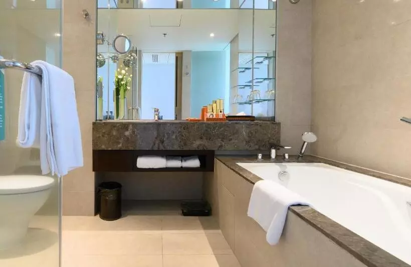 اتاق استاندارد با چشم‌انداز استخر, Shangri La Tanjung Aru, Kota Kinabalu