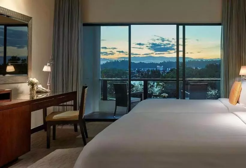 اتاق استاندارد با تخت بزرگ, Shangri La Tanjung Aru, Kota Kinabalu