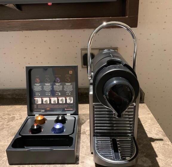 סוויטת דלוקס נוף לים, Shangri La Tanjung Aru, Kota Kinabalu