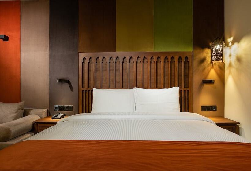 اتاق لوکس, Al Falaj