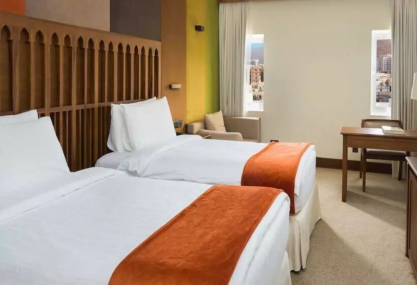 اتاق خانوادگی, Al Falaj Hotel   Selection Of Breakfast Or Suhior And Dinner Or Iftar   Valid For Stays Between 19 F