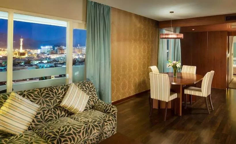 سوییت, Al Falaj Hotel   Selection Of Breakfast Or Suhior And Dinner Or Iftar   Valid For Stays Between 19 F