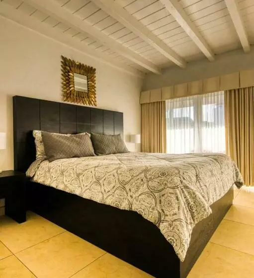 سوییت جونیور با بالکن, Casa Del Sol