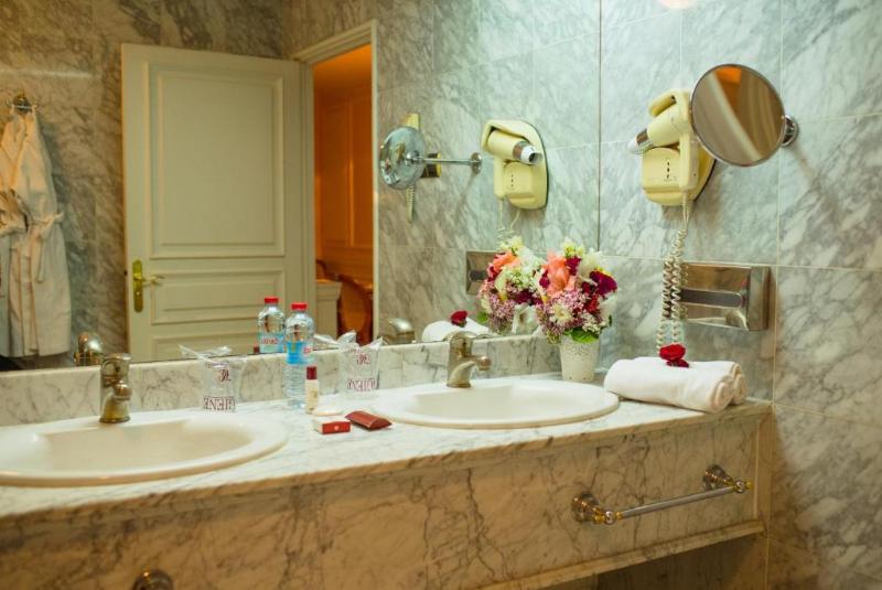 デラックスルーム, Hôtel Colbert   Spa & Casino