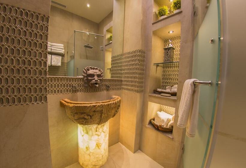 디럭스 룸, De La Soledad