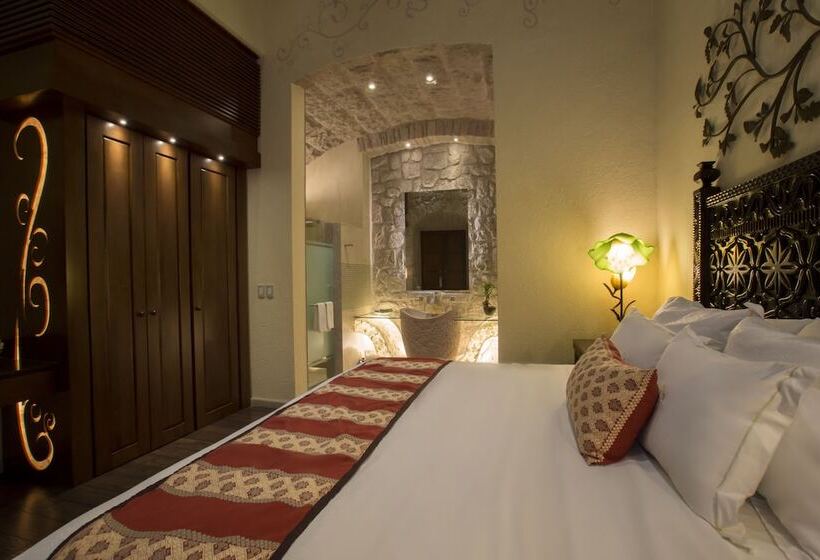 디럭스 룸, De La Soledad