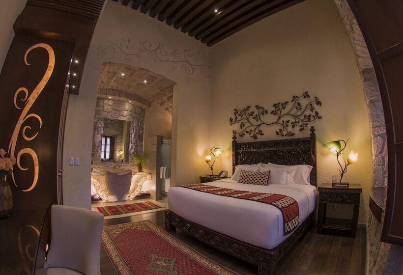 디럭스 룸, De La Soledad