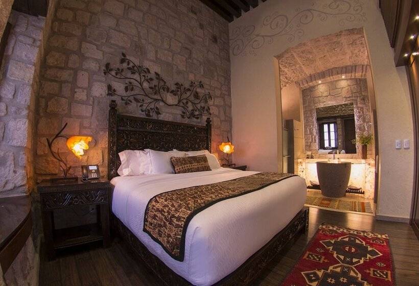 디럭스 룸, De La Soledad