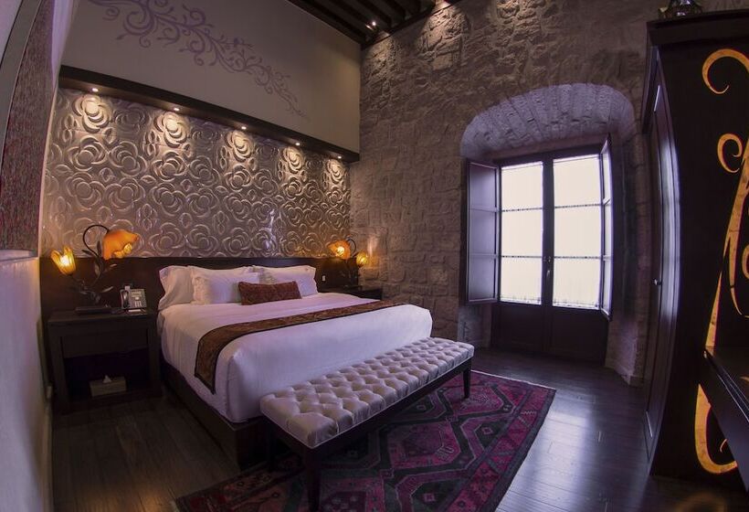 디럭스 룸, De La Soledad