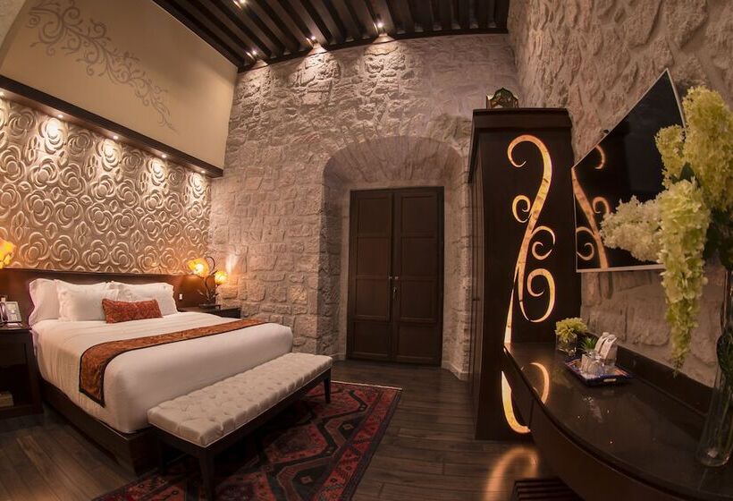 디럭스 룸, De La Soledad