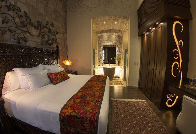 디럭스 룸, De La Soledad