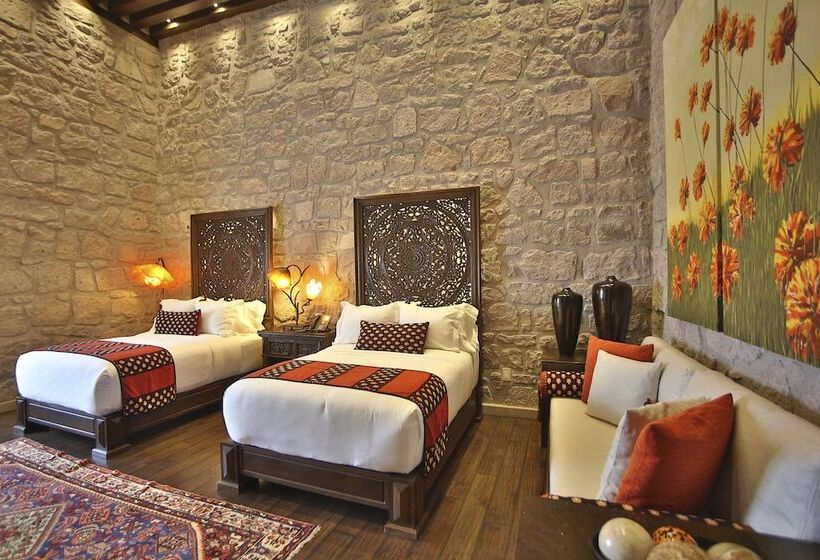 디럭스 룸, De La Soledad