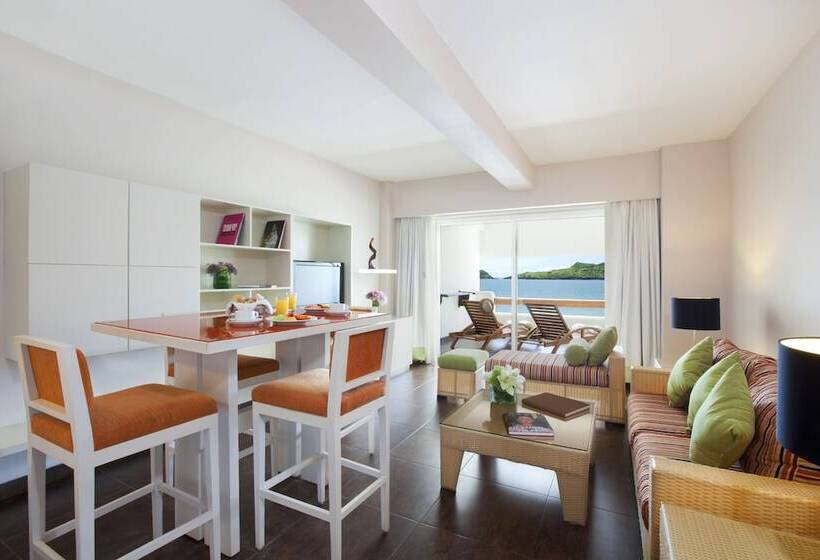 جناح جونيور, Emporio Mazatlan