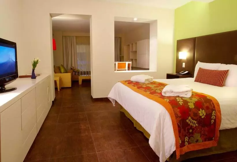 سوییت جونیور, Emporio Mazatlan