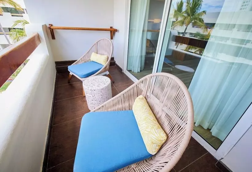 اتاق لوکس, Emporio Mazatlan