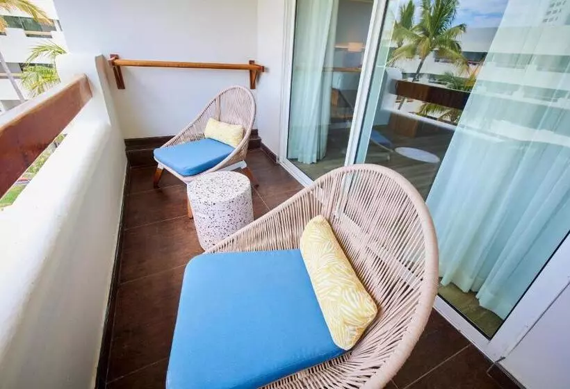 اتاق لوکس, Emporio Mazatlan
