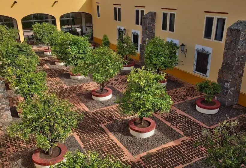 Bisneshuone, Hacienda Jurica By Brisas