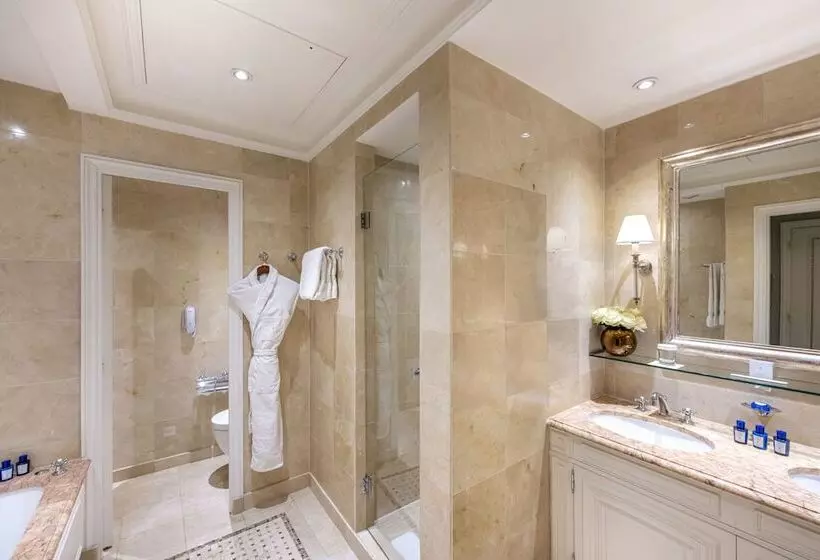 سوییت جونیور با چشم‌انداز دریا, Hôtel Hermitage Monte Carlo