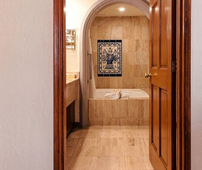 带大床的套房, Quinta Real Zacatecas