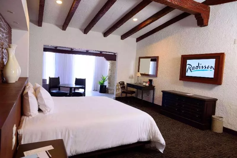キングサイズベッドのスタンダードルーム, Radisson Hotel Tapatio Guadalajara