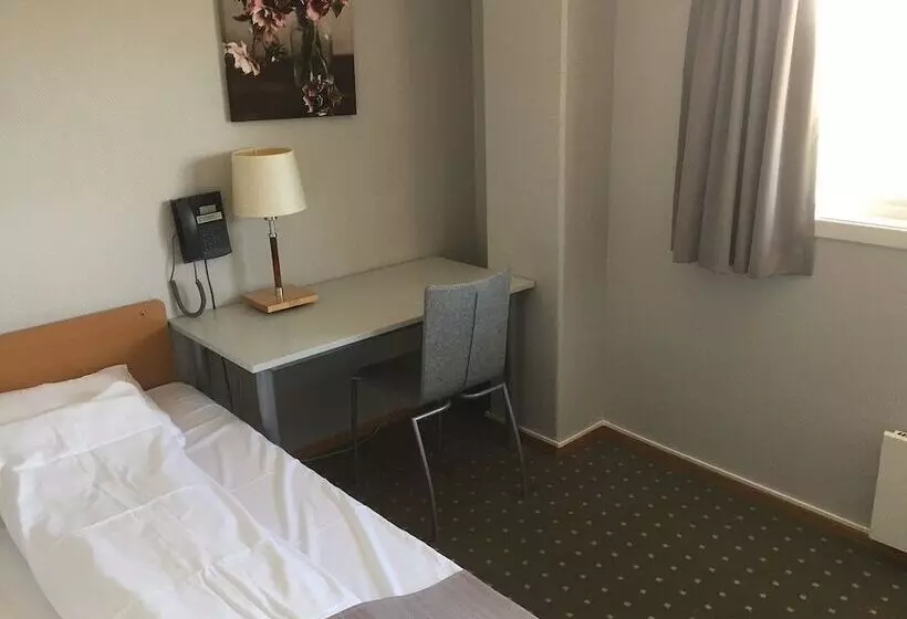 Standard Yhden Hengen Huone, Torp