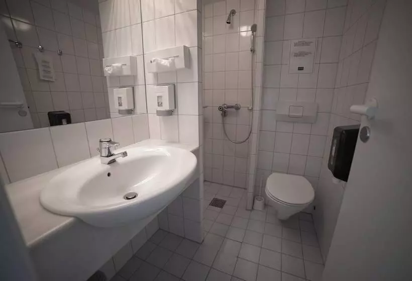 Standard Neljän Hengen Huone, Torp